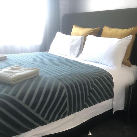 White Manor Motel คูมา ภายนอก รูปภาพ