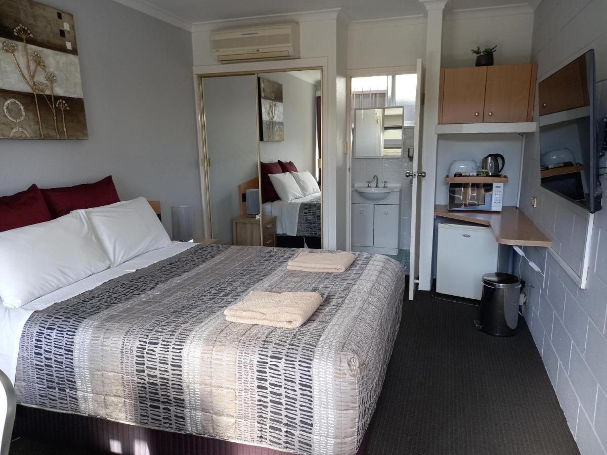 White Manor Motel คูมา ภายนอก รูปภาพ