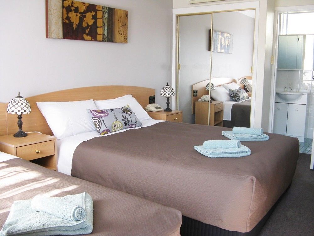 White Manor Motel คูมา ภายนอก รูปภาพ