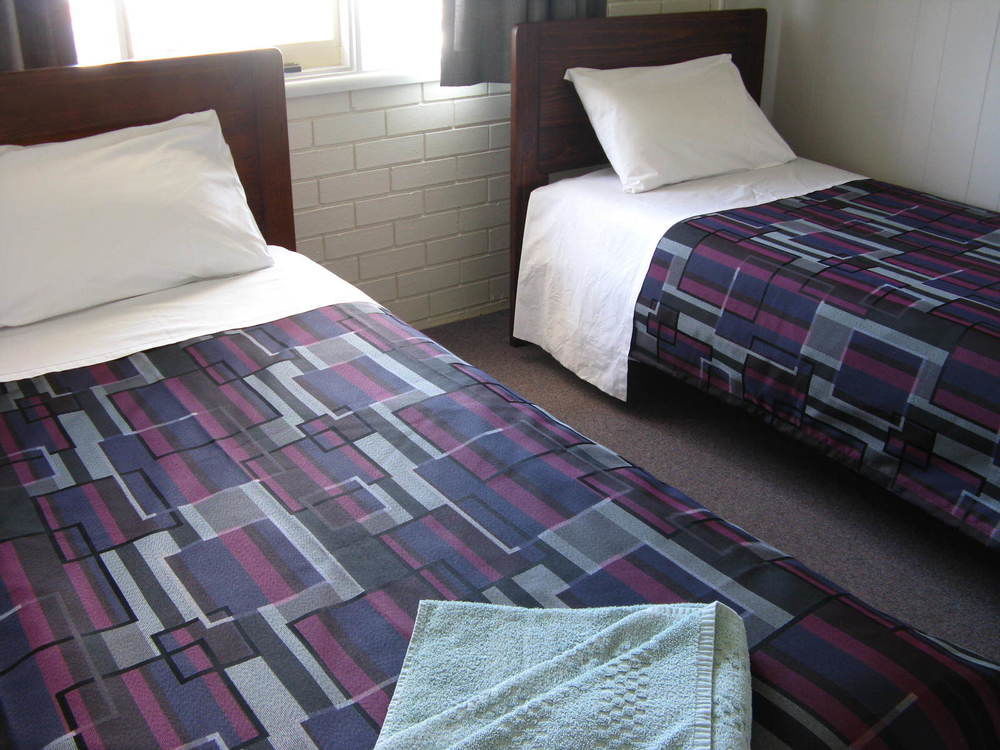 White Manor Motel คูมา ภายนอก รูปภาพ