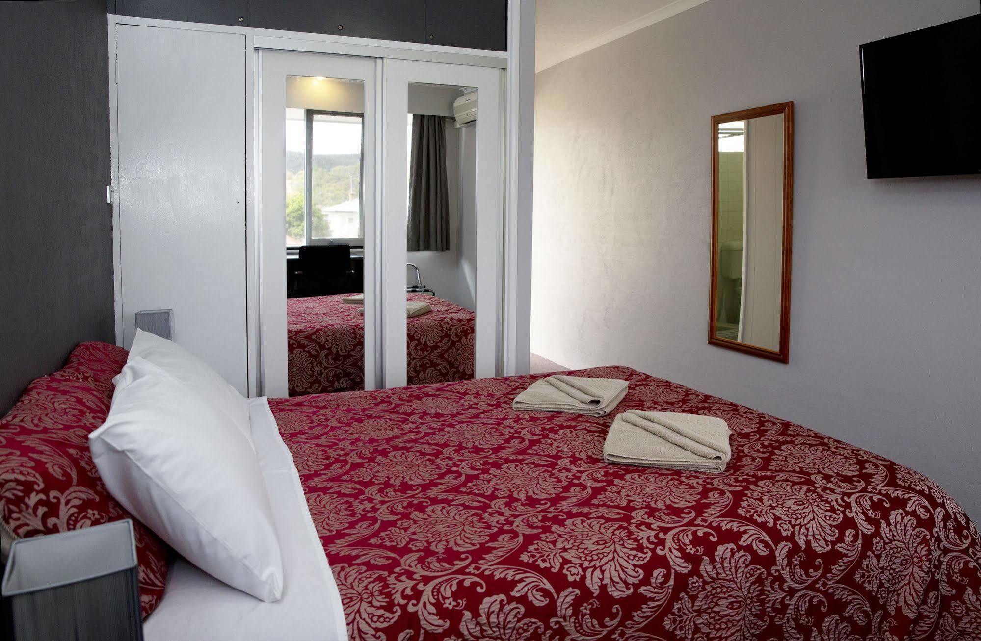 White Manor Motel คูมา ภายนอก รูปภาพ