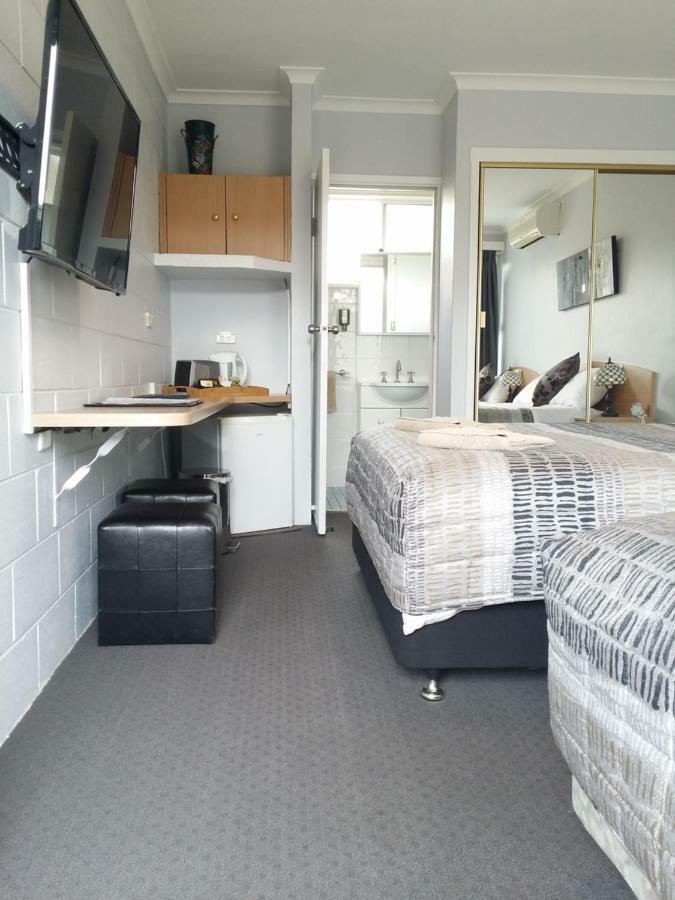 White Manor Motel คูมา ภายนอก รูปภาพ