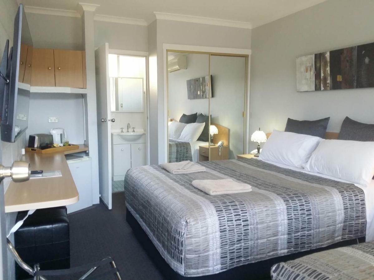 White Manor Motel คูมา ภายนอก รูปภาพ